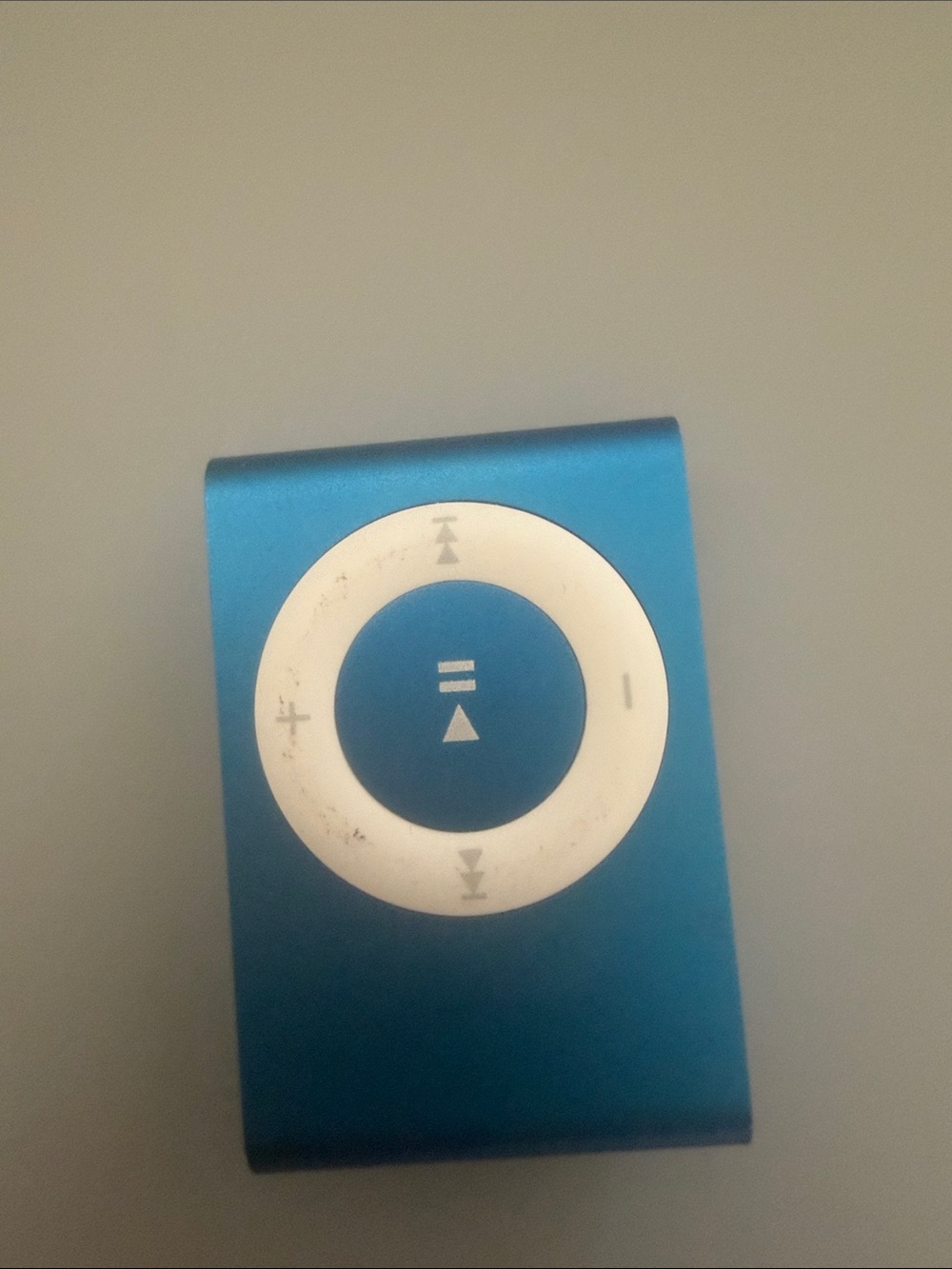 Apple iPod shuffle 2GB Blue (4th Generation) - Picture 6 of 11